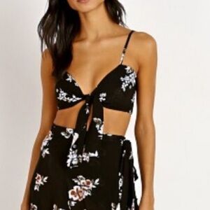 UO Black Tie Front Floral Crop Top Size X-Small